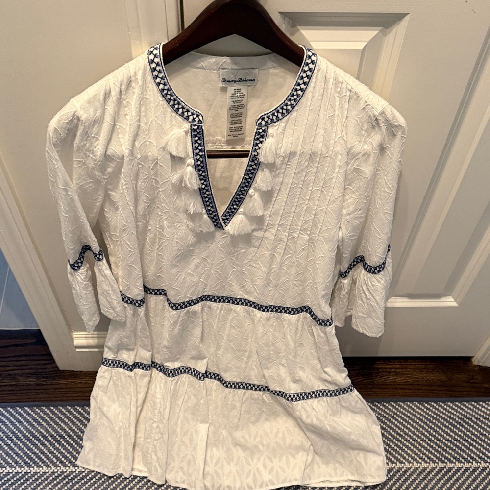 Crown & Ivy White Tunic with Blue Accents